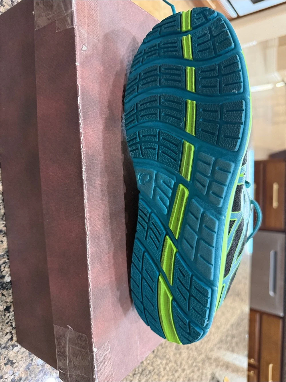 Pearl Izumi Black, Green & Blue men ' Running Sneaker size 10